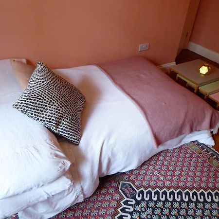 Stylish And Colourful Flat Minutes From The Beach 마게이트 외부 사진