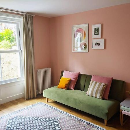 Stylish And Colourful Flat Minutes From The Beach 마게이트 외부 사진