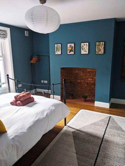 Stylish And Colourful Flat Minutes From The Beach 마게이트 외부 사진
