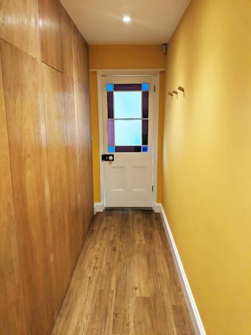 Stylish And Colourful Flat Minutes From The Beach 마게이트 외부 사진